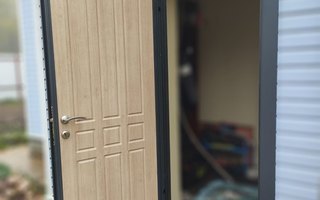 металлическая дверь с отделкой МДФ, модель ДКТЖ-45, установлена в частном коттедже